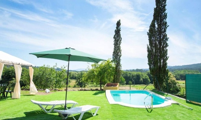 Cuntis House | A Casiña de Arcos de Furcos, with swimming pool and barbecue in the countryside. Pets allowed