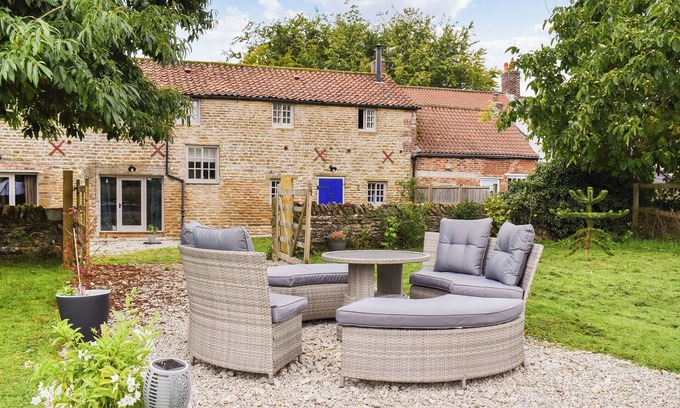 Potter Brompton Cottage | A celebration of restoration.