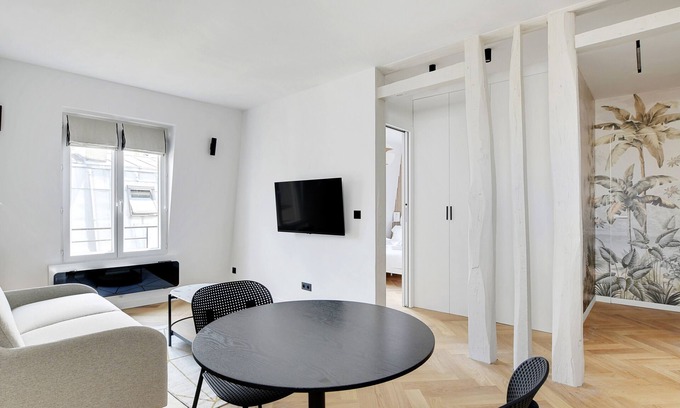 Quartier de Rochechouart Apartment | A Charming 1-BR/1BA in Montmartre