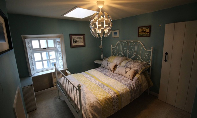 Crickhowell House | A charming and cosy cottage, centrally located on Bridge Street.