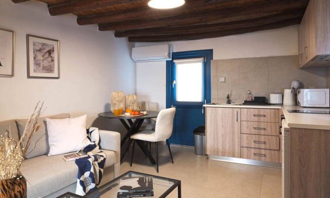 Peristerona Condo | A Charming Self-Contained Suite Overlooking a Tranquil Courtyard