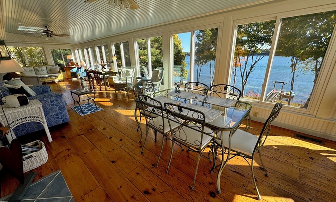 Newcastle Cottage | A Charming Waterfront Cottage with Touches of Elegance