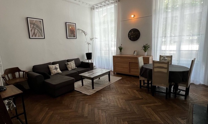 Talensac-Pont Morand Apartment | A cocoon in the city center - Between the Cathedral and the Castle - 5 minutes from everything!