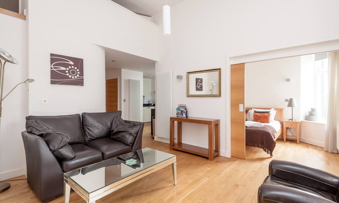 Laurieston Apartment | A contemporary one-bedroom apartment located in the heart of Edinburgh's city centre. Sleeps 2.