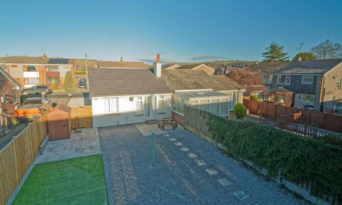 Ogden House | A cosy but modern bungalow with large secured & private garden.