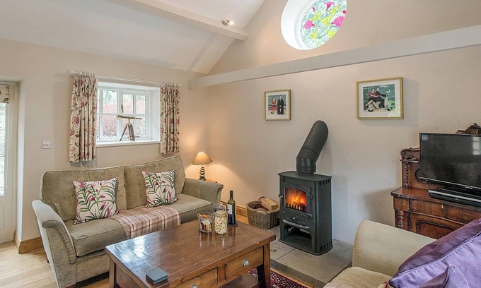 Bishops Castle Cottage | A cosy cottage in an Area of Outstanding Natural Beauty.