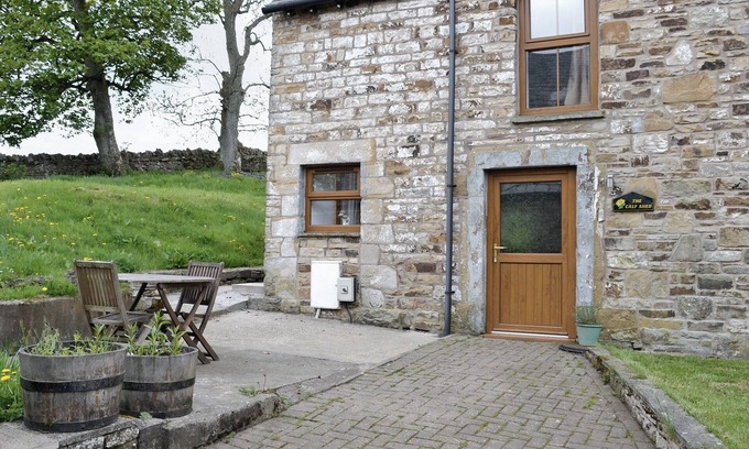 Alston Cottage | A cosy retreat for couples, and includes a four poster bed.