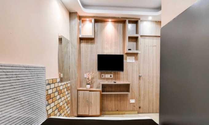 Taltala Hotel | A couple friendly budget guest house at central Kolkata in Esplanade area