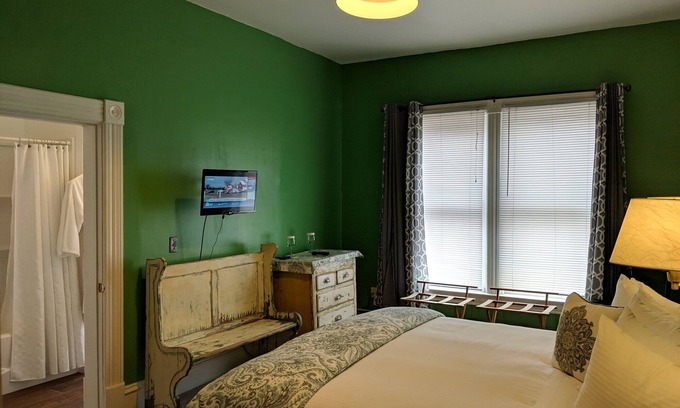 Shelburne Bed & Breakfast | A cozy 1st Floor King B&B room in Downtown Shelburne - Delicious Breakfasts! SHE