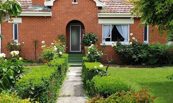 Te Awamutu House | A cozy art deco farmhouse within walking distances to all amenities in town.