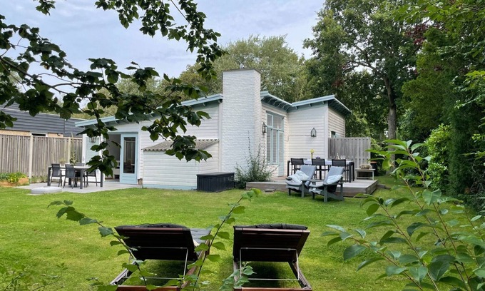 Nieuw-Haamstede House | A cozy, detached house in a beautiful area near the beach and the lighthouse