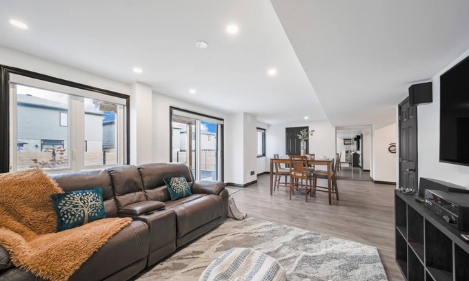 Beamsville Apartment | A Cozy Retreat: Home away from Home - 👋 Our Pool is now open 😍🏊‍♀️🎉🎊