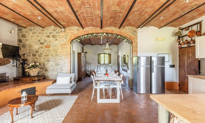 Gallina Villa | '.a delicious farmhouse in the countryside where only the wind blows.'