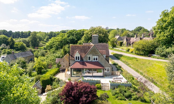 Lechlade Cottage | A dog friendly Cotswolds cottage - Hillview