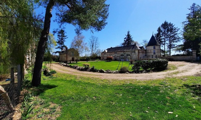 Beaumont-Louestault House | A dream holiday in the heart of nature in a historic setting