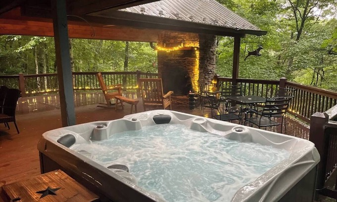 Wolf Laurel House | A fabulous 6 person hot tub located outside on the deck!