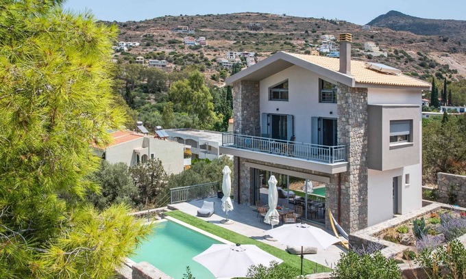Kontos House | A fabulous brand new villa literally a splash away from the sea.