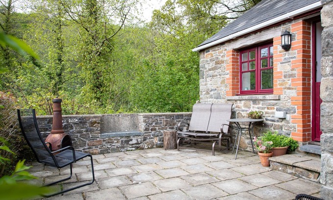 Llanybri Cottage | A fabulous family friendly cottage in a beautiful rural woodland setting