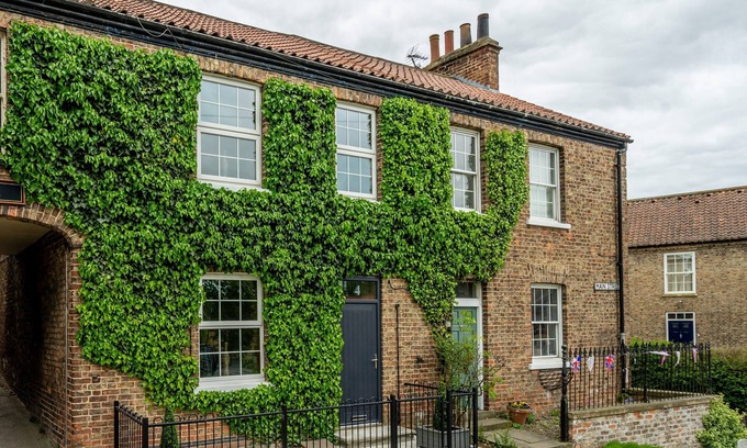 Stamford Bridge Cottage | A family break that sleeps 5 guests in 3 bedrooms
