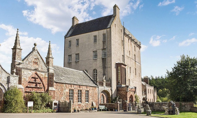 Turriff Cottage | A fantastic and truly unique holiday suite located within the main castle.