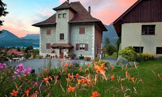 Duingt Apartment | A flat to rent in a charming house close to the lac of annecy and mont blanc