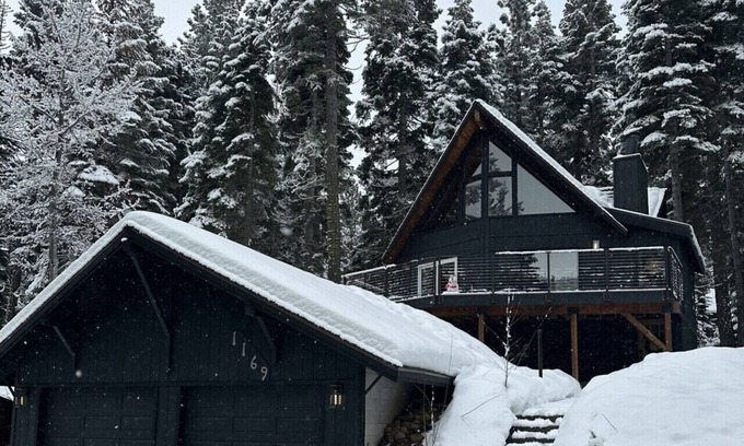 Kingswood Estates House | A-Frame Cabin | Hot Tub BBQ Family Fun