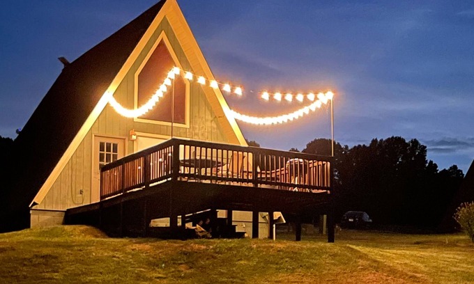 Makanda Cabin | A-Frame Cabin: Hot Tub, Near Hiking, Wine Trail