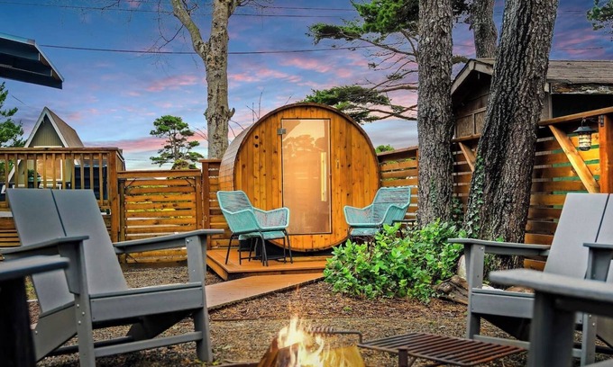 Lincoln City House | A-Frame | Free Wine | Hot Tub | Sauna | Walk2Beach