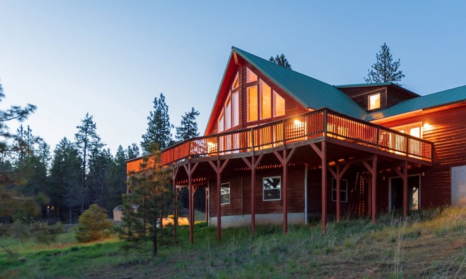 Goldendale House | A-Frame in the Pines! Now Sleeps 12!