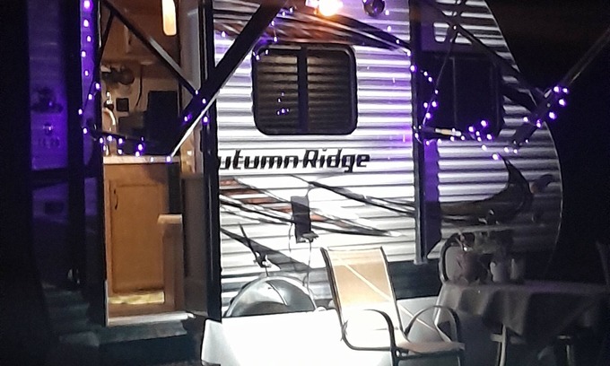 Lancaster RV Rental | A full glamping experience that lets you escape & enjoy the serenity of nature.