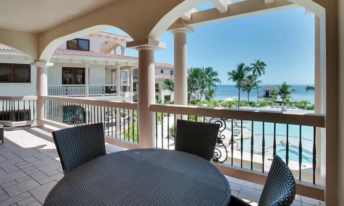 Bridgetown Villa | A Haven for Romance & Barefoot Luxury in Belize