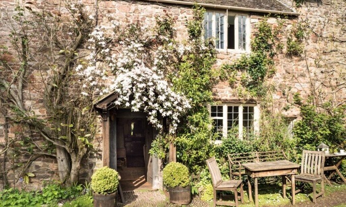 Dunster Cottage | A HEAVENLY RETREAT WITH OFF-STREET PARKING