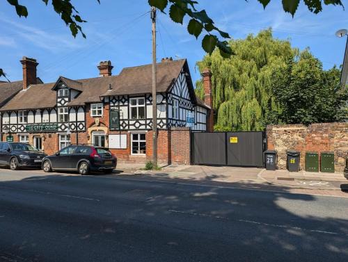 Bury St Edmunds House | A historic Pub with a modern twist - The Greyhound