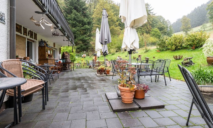 Oberveischede Apartment | A holiday home for 2 persons in a deer park