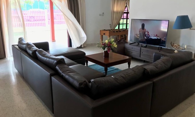 Taman Dato Haji Abdul Samad Villa | A Homely Vacation Villa with POOL for beach escapes