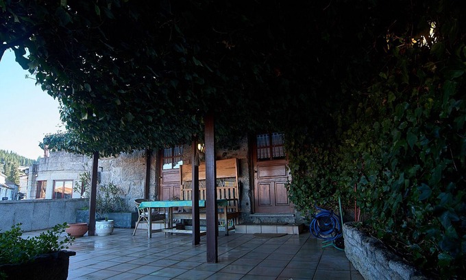 Montalegre e Padroso House | A house in the castle hill