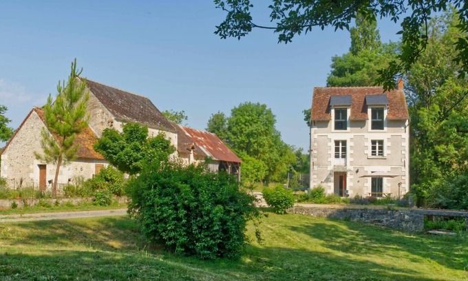 Genille House | a house on the banks of the Indrois