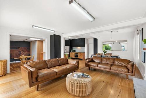 Herne Hill House | A Knight In - sleeps 6 - Winter Deal - 1pm Checkout!