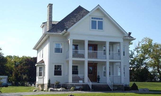 Niagara-on-the-Lake Bed & Breakfast | A La Gallarie