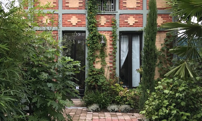 Saint-Cloud House | A little haven of peace in a green setting
