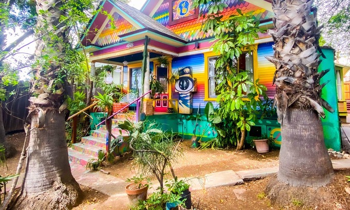 University Heights House | A+ Location!! Artist Oasis! Pool! 8Bed Sleeps 14