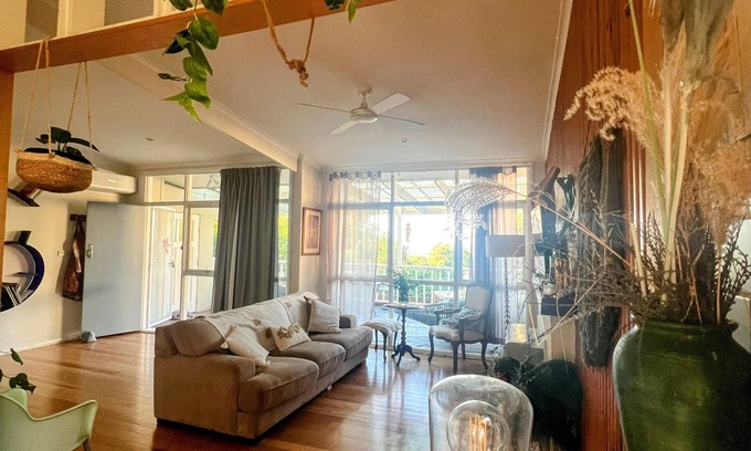 Dromana House | A lovely boutique home with big garden and sea views
