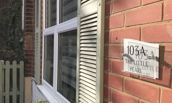 Whitstable House | A lovely spacious 2 bedroom house suitable for up to 5 people. Own driveway.