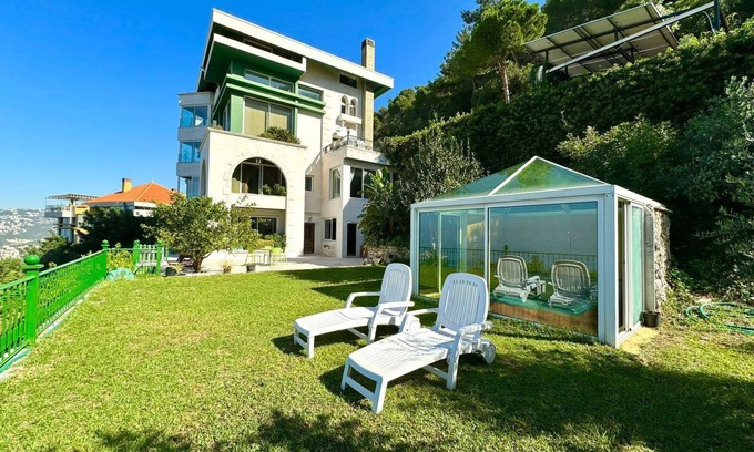 Haret Sakher Villa | A luxurious and spacious villa with a beautiful view to the Mediterranean Sea