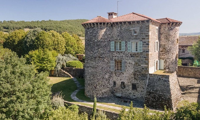 Cerzat Other | A luxurious chateau in the Auvergne in a remarkable setting!