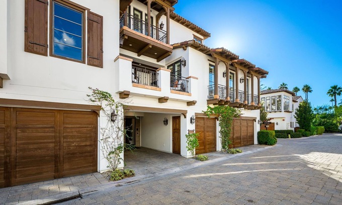 Historic Tennis Club Condo | A Luxurious Downtown Palm Springs Retreat with Views