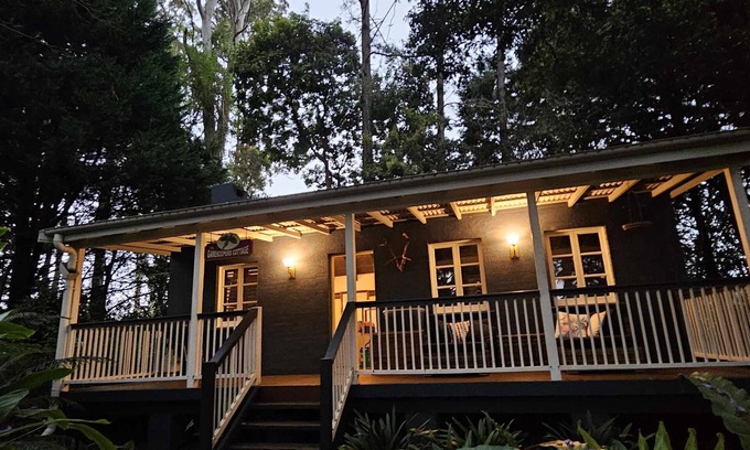 North Tamborine House | A luxury private cottage set in the heart of the beautiful Tamborine mountains.