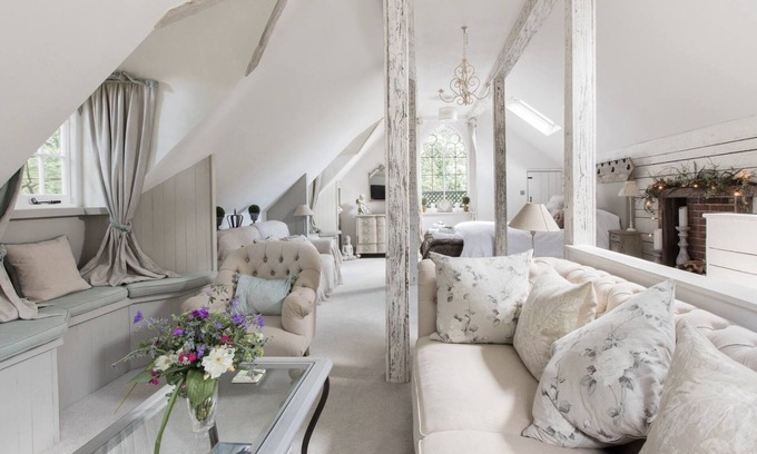 Windsor Cottage | A magical and romantic getaway near Windsor Castle and beside Windsor Great Park