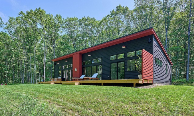 Narrowsburg House | A Modern Escape: 3-bed Contemporary on 5+ acres <1 Mile from the Delaware River.