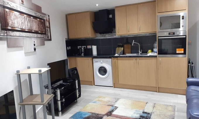 Greenhithe House | A Modern One-bedroom Detached Bungalow, With its own Private Entrance and Garden